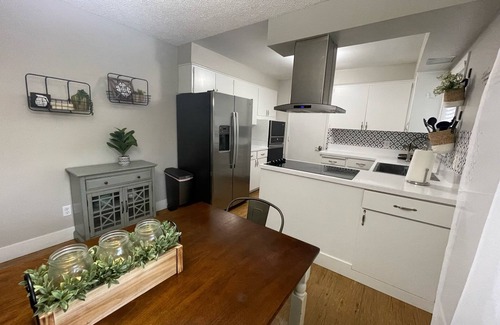 Bull Mountain House | Lovely Grand 5BR 2.5 Home with Double Everything!