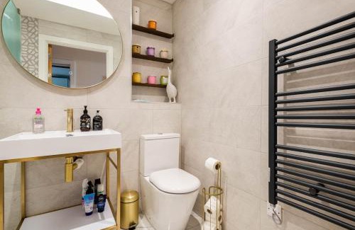 Bristol Floating Harbour Apartment | Lovely Harbourside Apartment with Free Parking