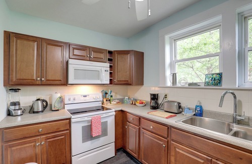 Hendersonville Apartment | Lovely Hendersonville Retreat ~ 1 Mi to Downtown!