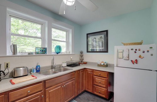 Hendersonville Apartment | Lovely Hendersonville Retreat ~ 1 Mi to Downtown!