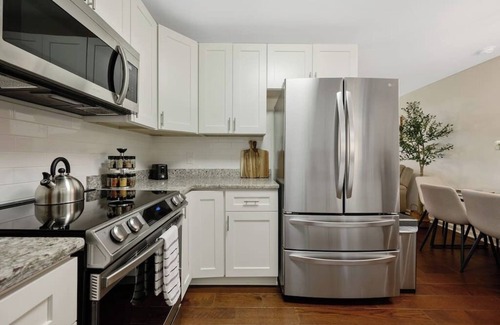 Hillsborough House | Lovely Hillsborough stay 2 minutes to Downtown