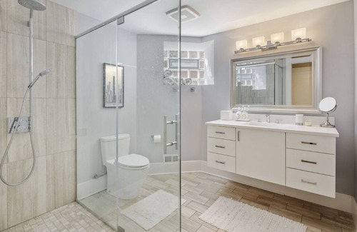 North Center Apartment | Lovely holiday getaway 2BR 2BA Apartment near Wrigley Field