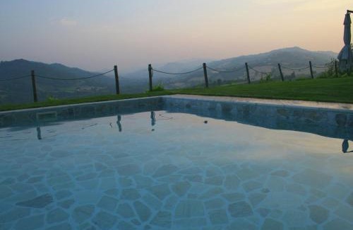Croce House | Lovely Holiday Home in Monte Colombo on Farm