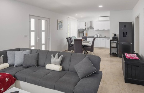 Orihi House | Lovely home in Barban with WiFi