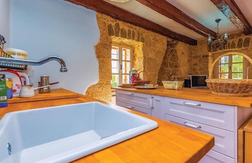 Garica House | Lovely home in Garica with WiFi