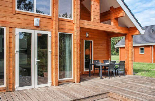 Heel House | Lovely home in HEEL with WiFi