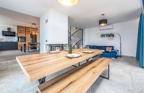 Kali House | Lovely home in Kali with WiFi