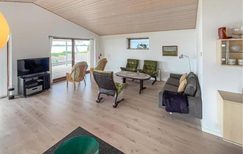 Sunds House | Lovely Home In Sunds With House Sea View