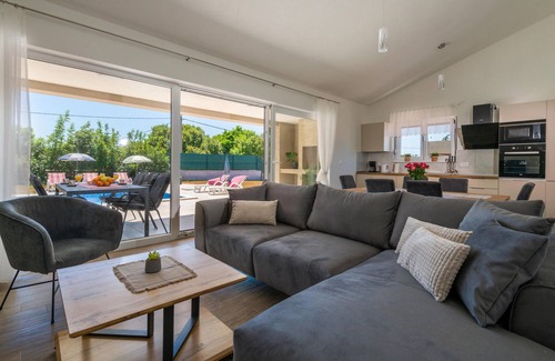 Brgod House | Lovely home in Trget with WiFi