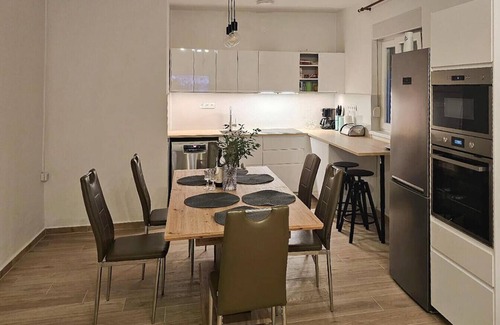 Vrsi House | Lovely home in Vrsi with WiFi