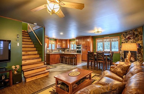 Big Moose Cabin | Lovely Lodge, near Old Forgen