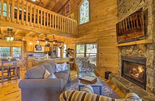 Hidden Lake Cabin | Lovely Log Cabin + Bunkhouse w/Views & Yard!