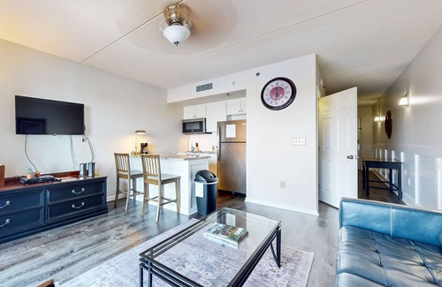 Wilmington Historic District Condo | Lovely Modern Condo w/Balcony - Walk to Riverfront Park