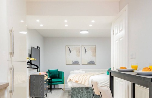 Evesham Apartment | Lovely One Bed Town Centre Studio