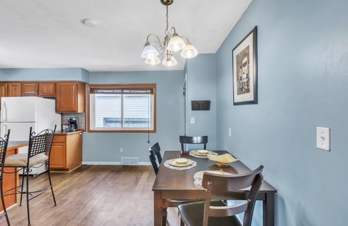 Wyoming House | Lovely PET FRIENDLY three bedroom in desirable Urbandale Location! by RedAwning