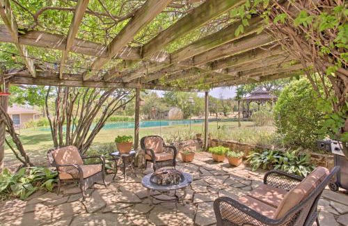 Pottsboro House | Lovely Pottsboro Home with Patio and Fire Pits!