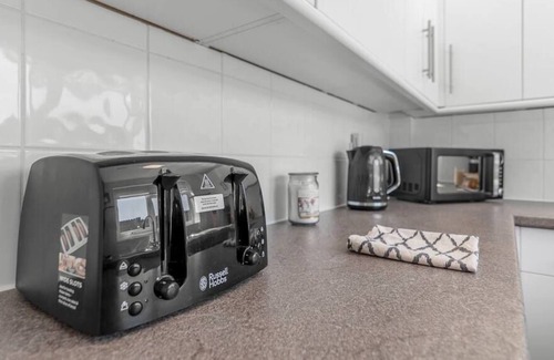 Norwich Apartment | Lovely quite 2 bedroom apartment with free parking