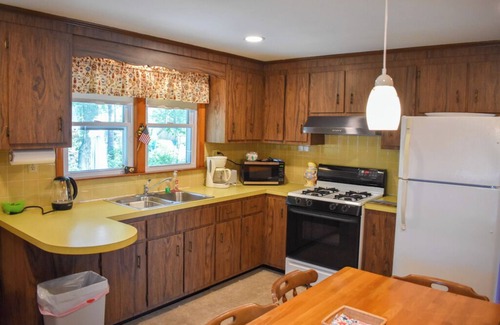 Dennis Port House | Lovely ranch home with screened in porch. 8/10 mile to Haigis Beach in Dennis