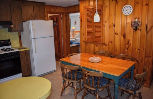 Dennis Port House | Lovely ranch home with screened in porch. 8/10 mile to Haigis Beach in Dennis