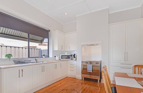 Warradale House | Lovely Renovated Bungalow close to SA Aquatic Ctr