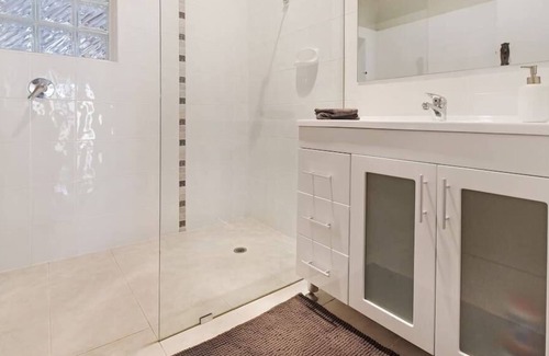 Warradale House | Lovely Renovated Bungalow close to SA Aquatic Ctr