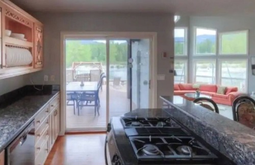 Packwood Cabin | LOVELY RIVER HOUSE - Packwood, Washington