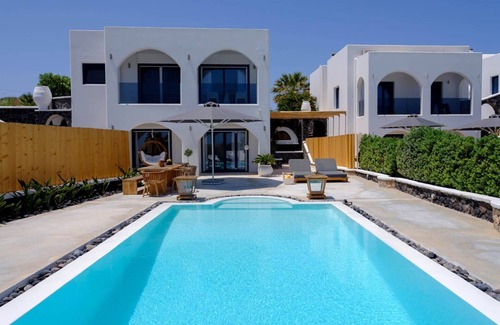 Exo Gialos Villa | Lovely Santorini Villa | 3 Bedrooms | Aria Villa | Private Pool & Close to.