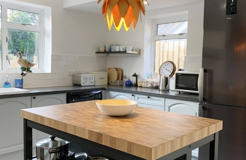 Swanage Ski Chalet | Lovely seaside chalet with just a 2 minute walk to the beach!