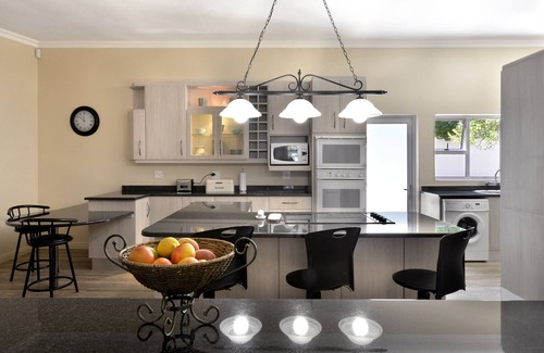 Franschhoek House | Lovely self-catering home, in quiet area, 10 minutes walk to restaurants no01