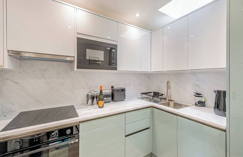 Torquay City Centre Apartment | Lovely south facing apartment with breathtaking views of the whole of Torbay.