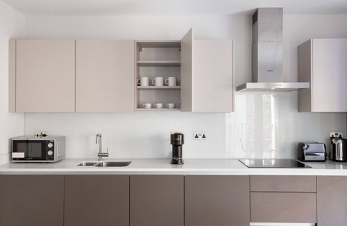 Waterloo Apartment | Lovely Southwark 2BR w/ Balcony, nr Tourist Attractions, by Blueground