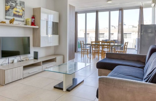 Tal-Ibrag Apartment | Lovely & Spacious 3BR Penthouse in central Swieqi