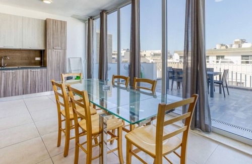 Tal-Ibrag Apartment | Lovely & Spacious 3BR Penthouse in central Swieqi