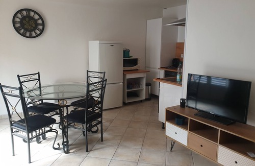 Boulouris-sur-Mer House | Lovely T2 in Villa les Mimosas