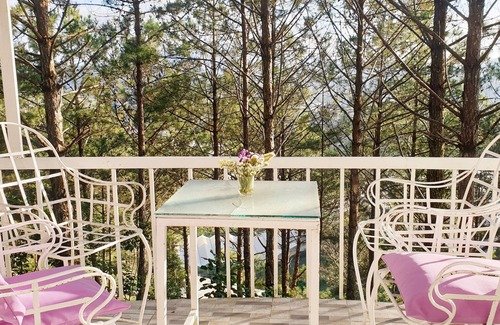 Da Lat House | Lovely Treehouse with 2 queen beds, restroom, small kitchen, balcony forest view