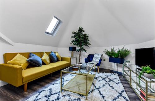 Crouch End Apartment | Lovely Two Bedroom with Ensuite Bathrooms