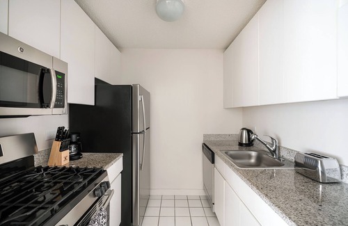 Upper East Side Apartment | Lovely UES Luxury 2 Bed w/Gym, Pool,Laundry #6160