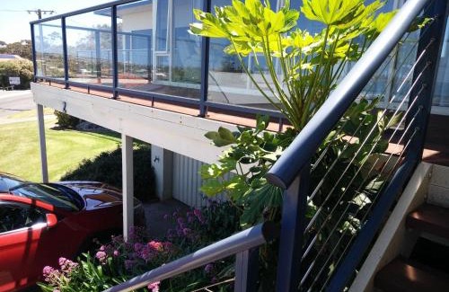 McCracken House | Lovely Unit with Glorious Sea Views