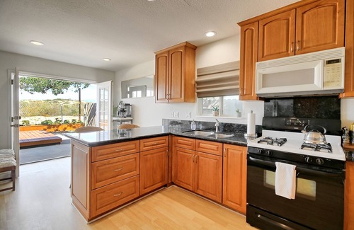 Oxnard Shores House | Lovely vacation home - 10-min walk to the beach!