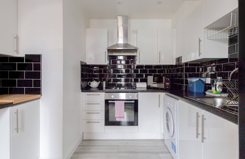 Clissold Apartment | Lovely Victorian Flat for 6 in Stoke Newington