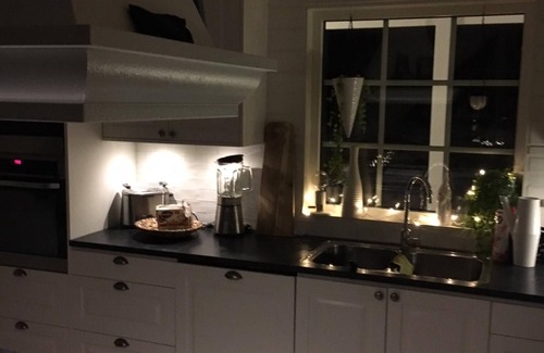 Vanern House | Lovely villa with lake view in Kristinehamn archipelago!Own pool, sauna and Jacuzzi