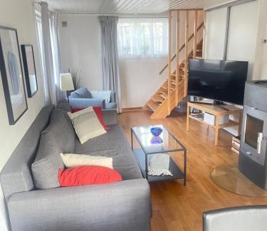 Asarum House | Lovely Waterfront Cottage near Karlshamn