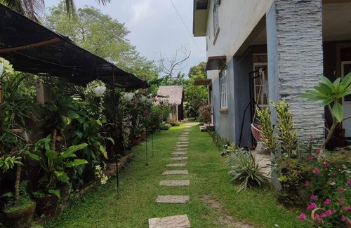 Daet Apartment | LoveNest- cozy place with swimming pool,12 min to the beach close to everything.