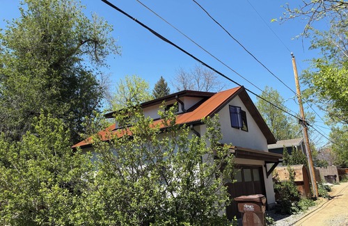 Newlands House | Lovingly Designed Carriage House abutting the foothills in coveted Newlands.