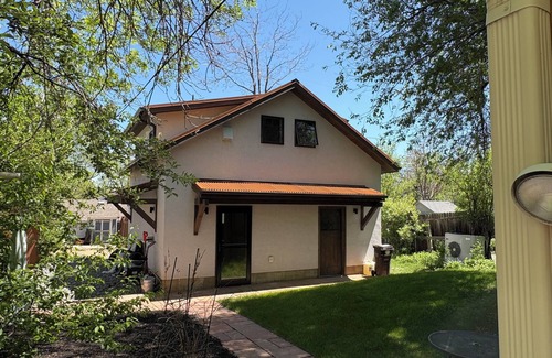 Newlands House | Lovingly Designed Carriage House abutting the foothills in coveted Newlands.