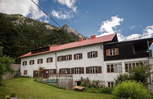 Hoflein an der Hohen Wand Apartment | Lovingly furnished vacation apartment for 2 people