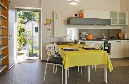 Cannero Riviera House | Lovingly restored 1½ room rustico with large garden and lake view