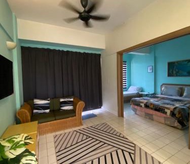 Taman Haji Zainal Apartment | Lovly Couple Sea View w Netflix
