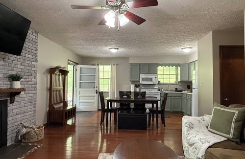 Shoals House | Low Key Living Hideaway