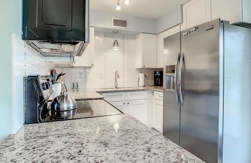 St. Augustine Beach House | LOW TIDE - 2 Beds/1 Bath - Pet Friendlyn